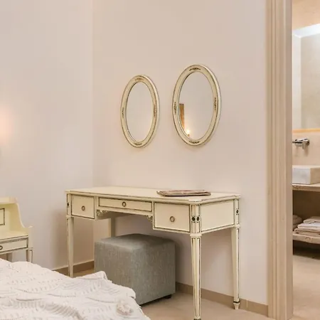 Le Tresor De Marie - Charming Traditional Retreat, By Zantewize