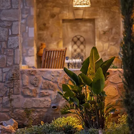 Le Tresor De Marie - Charming Traditional Retreat, By Zantewize