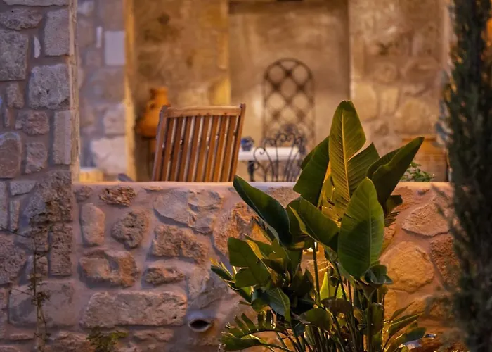 Le Tresor De Marie - Charming Traditional Retreat, By Zantewize